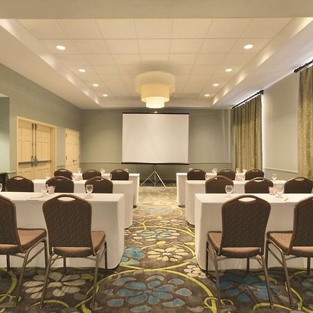 Hilton Garden Inn Вустер Экстерьер фото