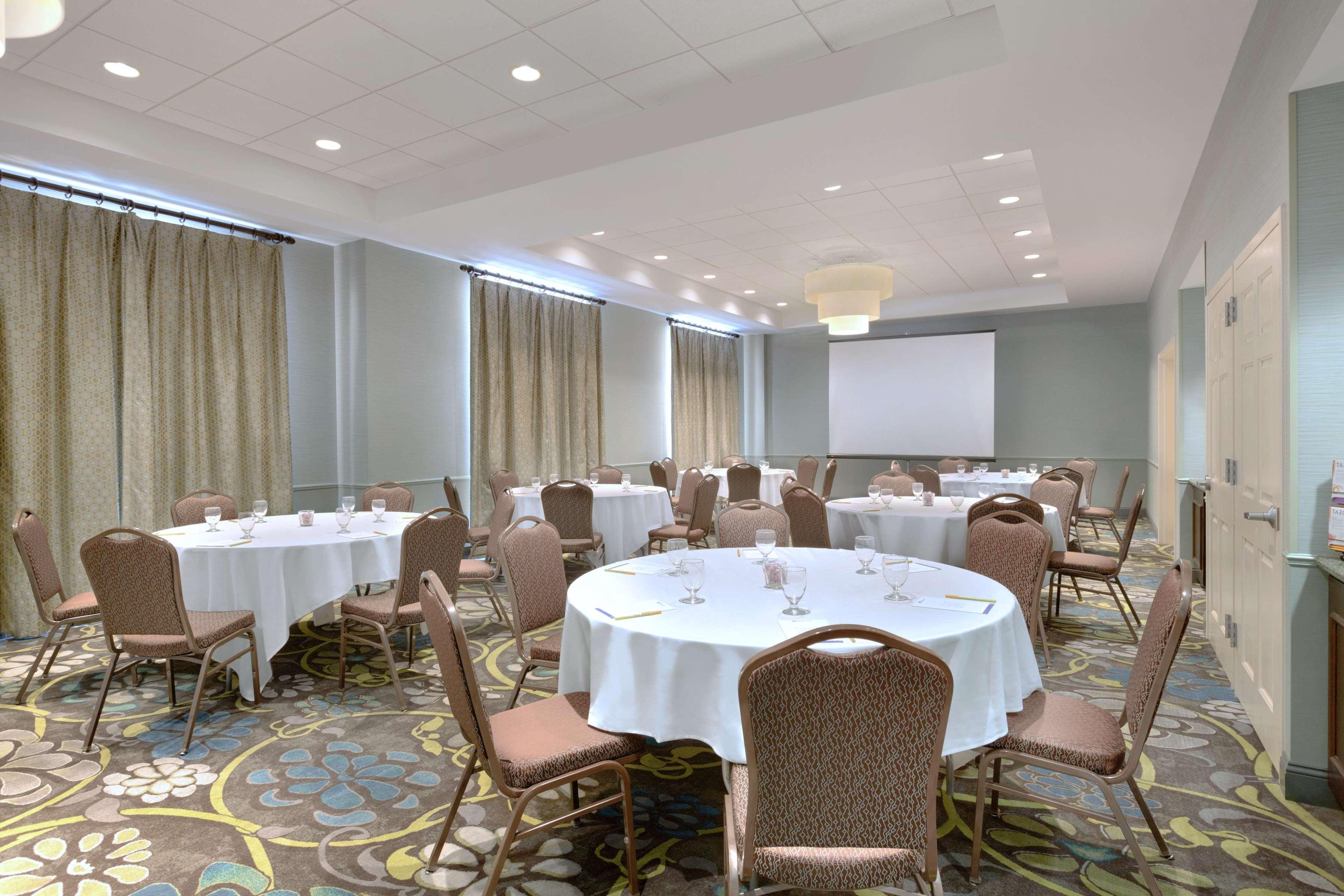 Hilton Garden Inn Вустер Экстерьер фото