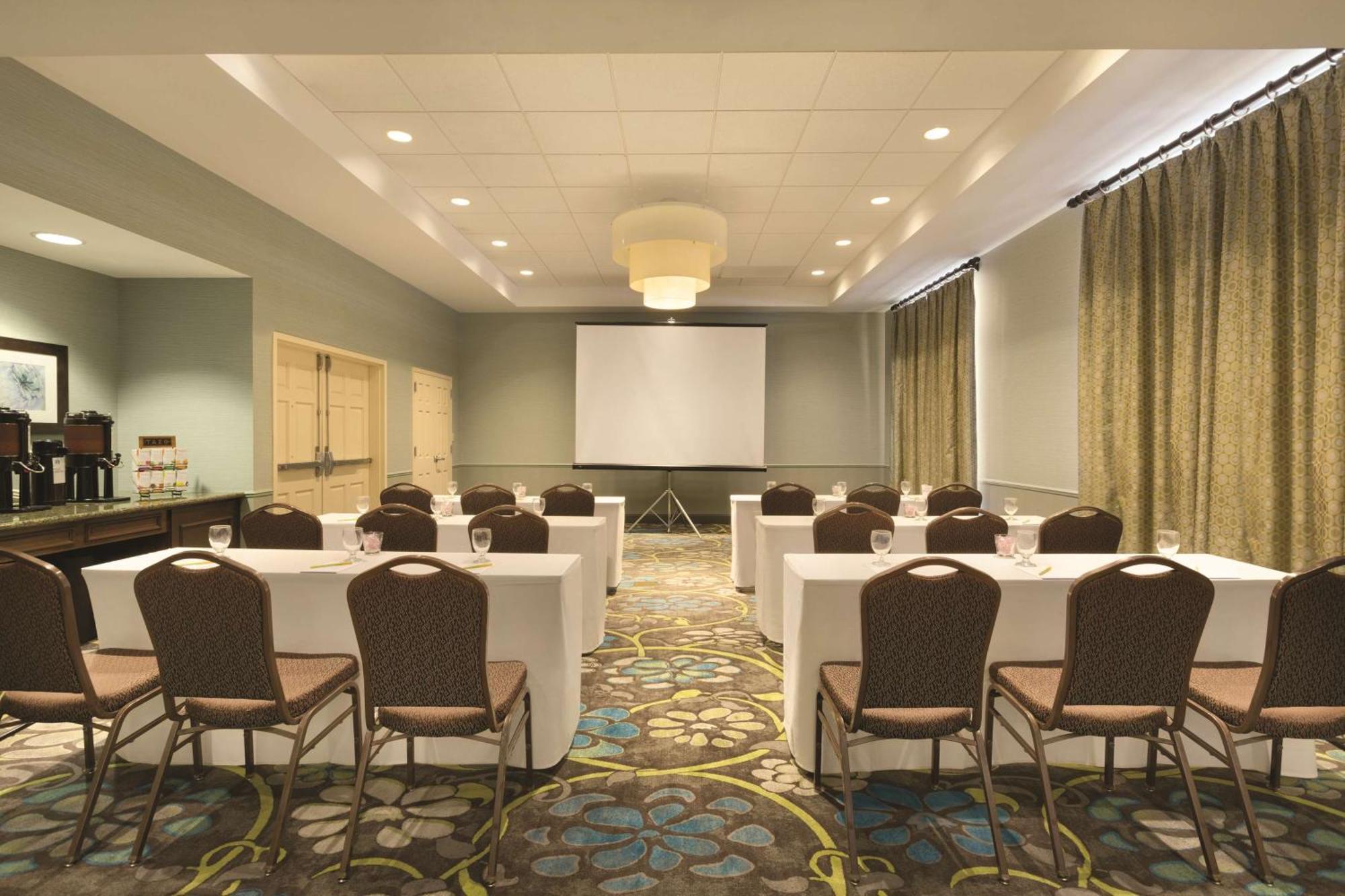 Hilton Garden Inn Вустер Экстерьер фото