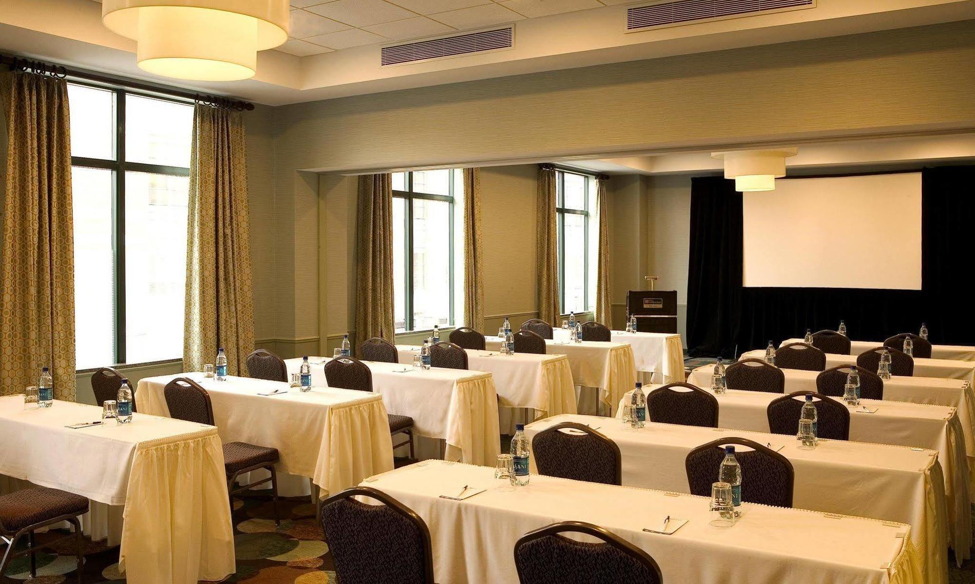 Hilton Garden Inn Вустер Экстерьер фото